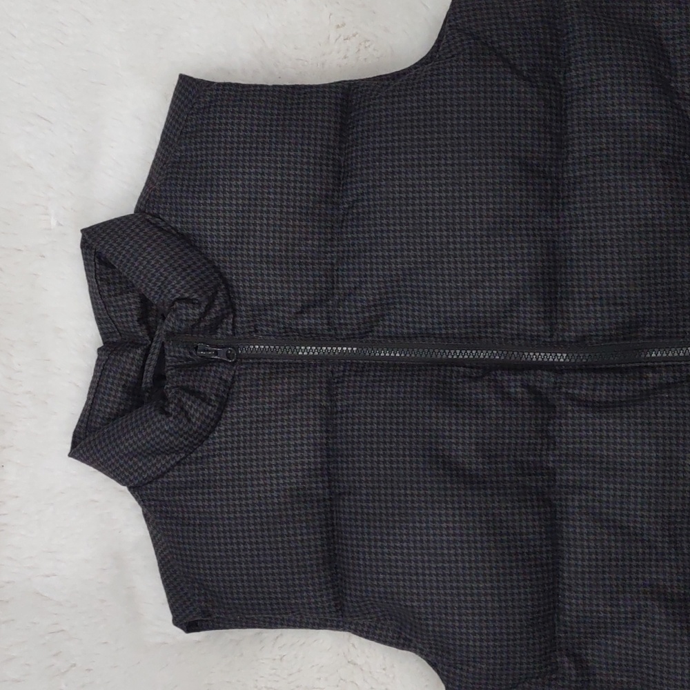 OLD NAVY VEST. - Picture 4 of 13
